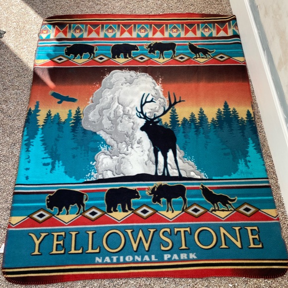 Yellowstone National Park Fleece Throw Blanket Elk Bear Buffalo Aztec Native - Picture 11 of 13